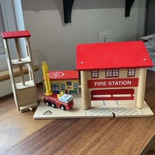 ELC Wooden Fire Station With Fire Engine Incomplete Please See Description 