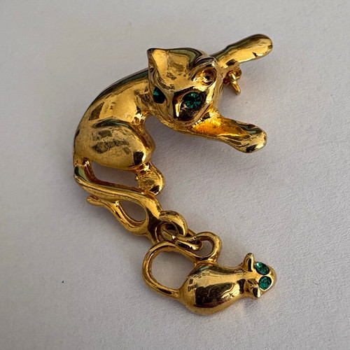 Gold tone cat and mouse - , metal