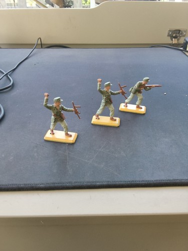 Britains deetail toys - 3, x