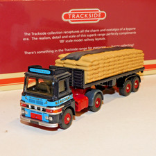 CORGI TRACKSIDE ERF LV PLATFORM TRAILER & SACK LOAD W H MALCOLM DG186012