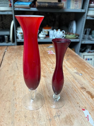 Red glass pedestal vase 2 - pedestal, x