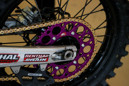 Renthal rear sprocket - renthal, suzuki