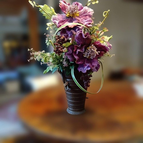 Artificial flower arrangement