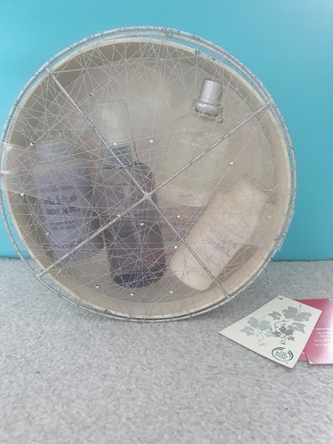 Body shop white - body,