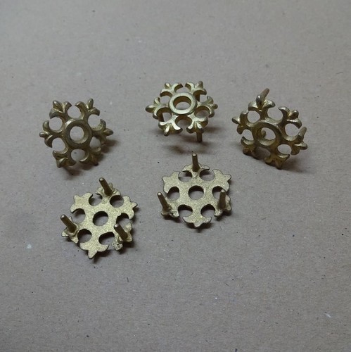 Brass fleur rosette - brass,