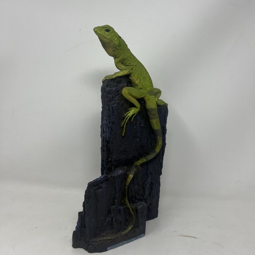 Oswaldo merchor sculpture - merchor,