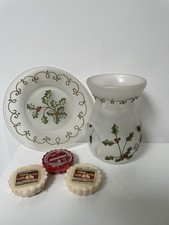Yankee Candle Glass Holly Christmas Wax Melt Warmer, Candle Plate, Wax Tarts New