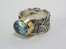 PIA WIDE TEXTURED HM STERLING SILVER & 9CT GOLD LARGE FACETED BLUE TOPAZ RING/Q