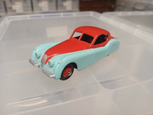 Deagostini dinky toys jaguar - deagostini,