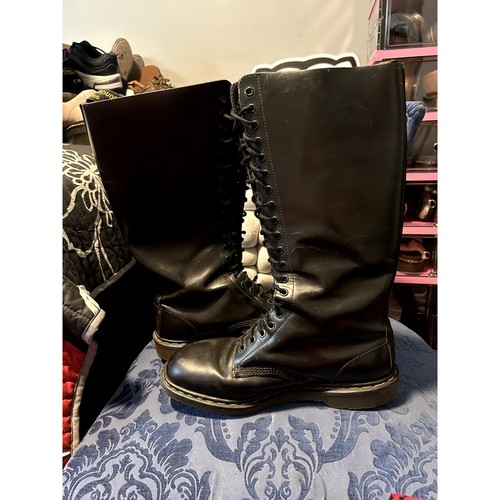 Martens eye knee - dr,