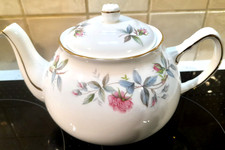 BEAUTIFUL BONE CHINA DUCHESS