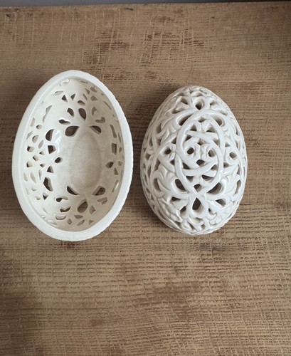 White ceramic egg trinket - egg, box