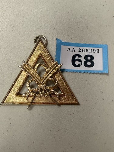 Masonic royal arch officer - arch,