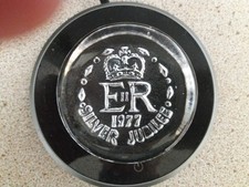 DARTINGTON CRYSTAL ELIZABETH II SILVER JUBILEE PAPERWEIGHT