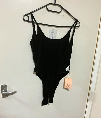 Women black strappy thong - black,