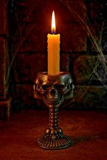 🕯️ Gothic Skull Candle