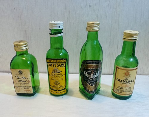 Miniature green glass - green,,