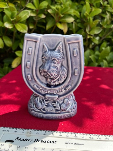 Sylvac horseshoe dog vase - sylvac,