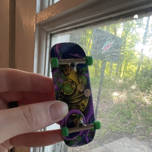 Blistered fingerboard - blistered.,