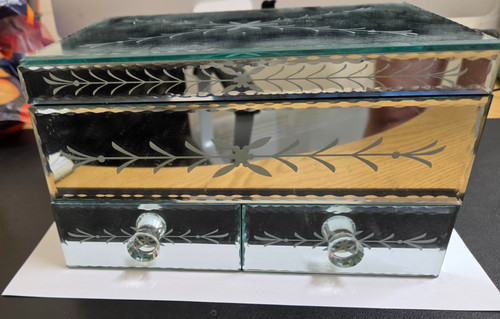 Venetian style mirrored - style,