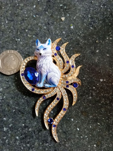 Gold tone enamel nine tailed - nine,