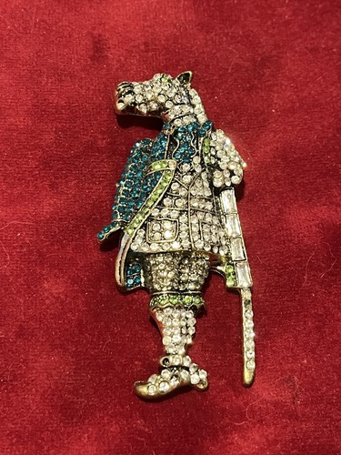 Majestic horse knight brooch - majestic,