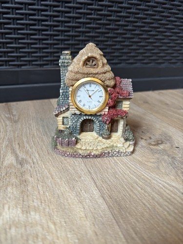 Thatched cottage ornament - thatched, with