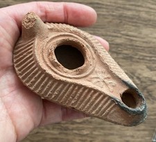 LATE ROMAN / BYZANTINE. LARGE POTTERY OIL LAMP WITH EARLY CHRISTIAN CROSS SYMBOL