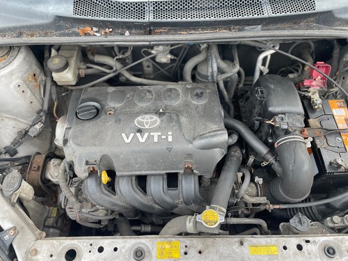 Toyota yaris sport 5 vvti - t,