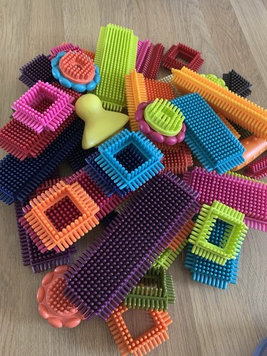 Stickle bricks including - stickle,