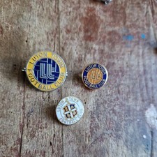 LUTON  TOWN  F C - 3 x VINTAGE  80's    COLLECTABLE  FOOTBALL  Pin  BADGES