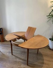 Space-saving mid-century