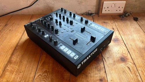 Native instruments traktor - instruments,