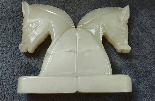 White onyx horse head - white,