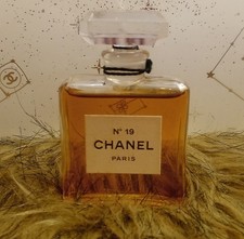 Vintage Chanel No.19 Paris