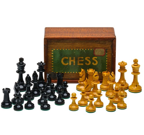 Vintage wooden chess set - wooden,