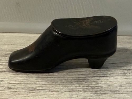 Antique circa 1800s - circa,