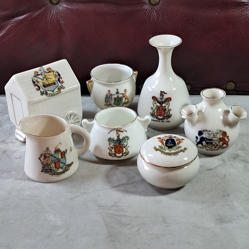 Assorted crested ware china - ware,