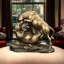 FIGURE Market Fight bronze