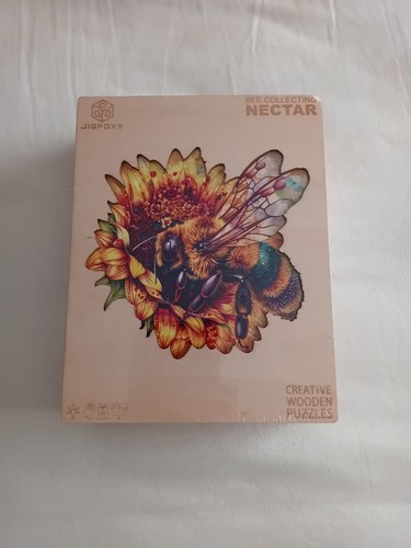 Jigfoxy bee collecting - jigfoxy,