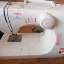 Toyota SE13 RS2000 White Sewing Machine
