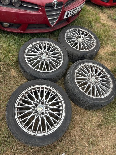 Alfa romeo spoked alloy - 18",