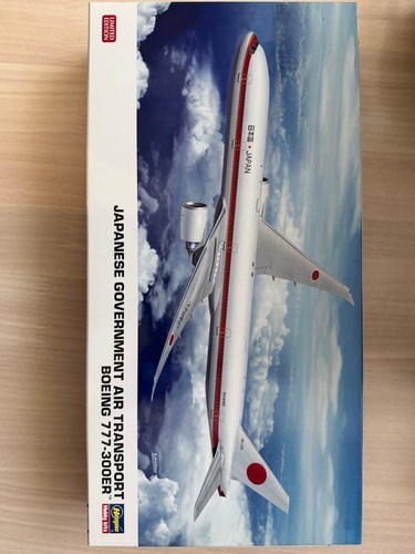 Boeing 777 300er scale model - boeing,