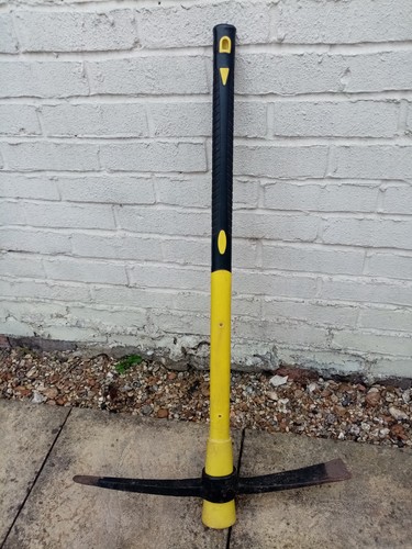 Pick axe and - axe, insulated