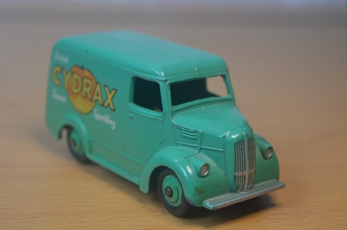 Dinky toys 454 trojan - dinky,