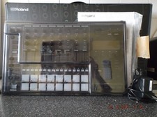 ROLAND MC-707 GROOVEBOX MIDI WORKSTATION SYNTHESISER DRUM MACHINE SAMPLER SYNTH