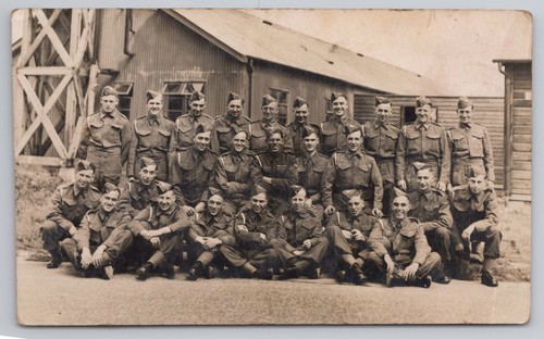 British soldiers group - british, photo