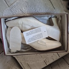 Silk ivory size 8 vintage Wedding Bridal Shoes with dye swatch in box 