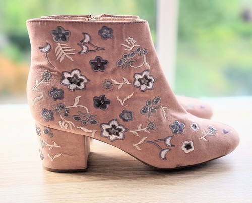 Primark sand colour floral - sand,