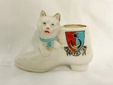 VINTAGE SOUTHSEA CRESTED CHINA CAT IN BOOT FIGURINE NOVELTY SOUVENIR ORNAMENT